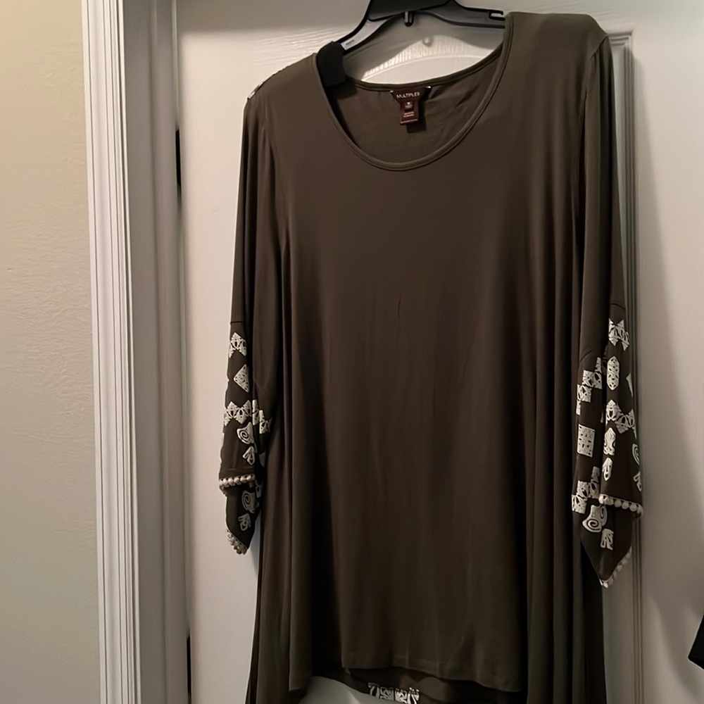NWT. TUNIC XL